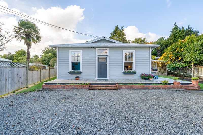 11 Moeraki Road, Maoribank, Upper Hutt - Carousel 1