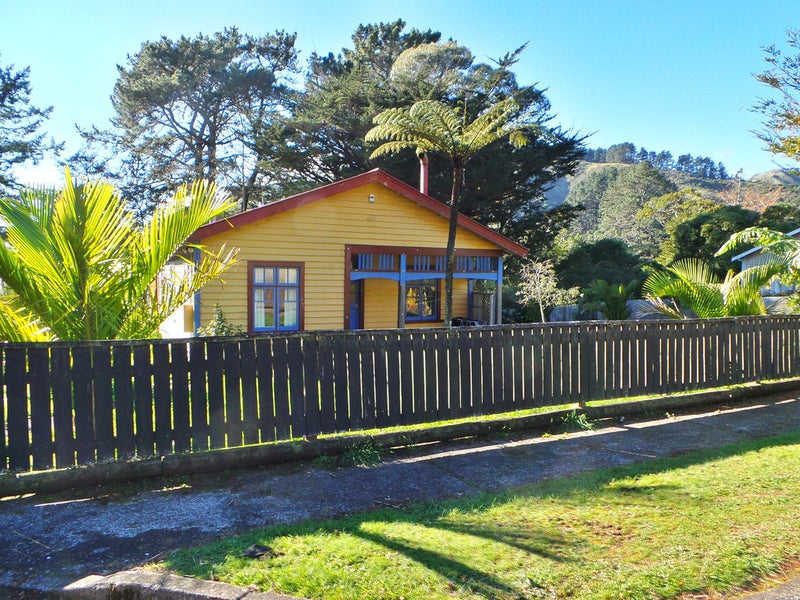 2 Hay Street, Shannon, Palmerston North - Carousel 1