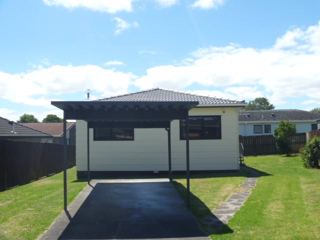 1/8 Senecio Place, Weymouth, Auckland - Carousel 1