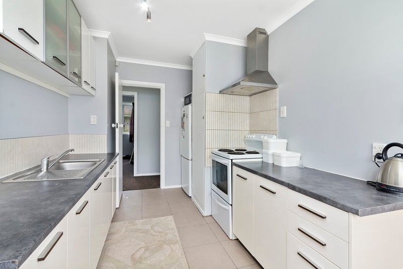 12 Bellona Place, Cannons Creek, Porirua - Carousel 1