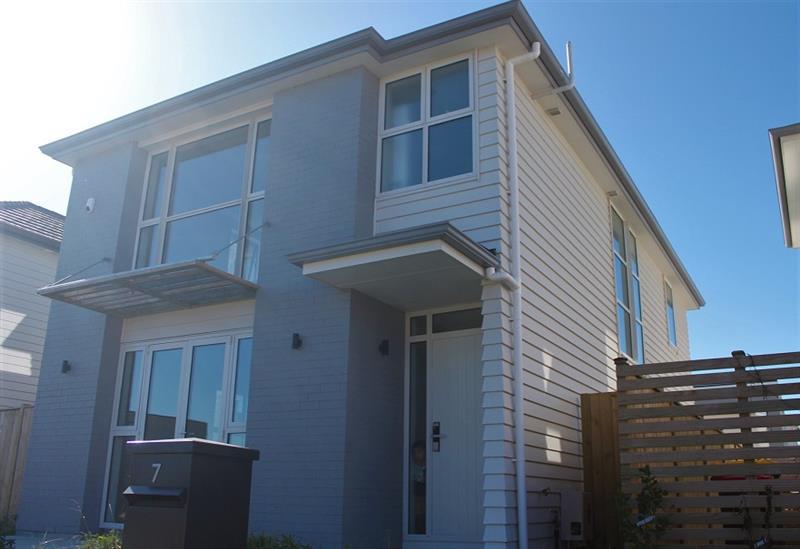 7 Hollowout Street, Takanini, Auckland - Carousel 1