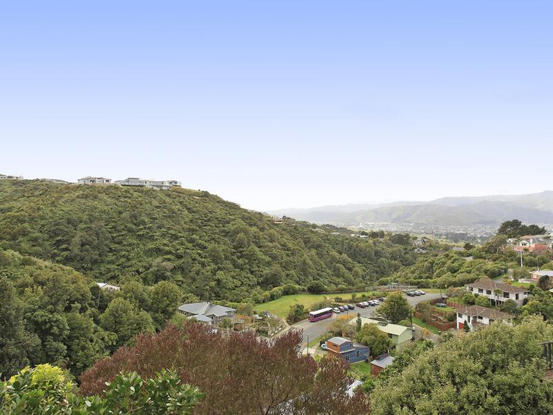 8 Kekeno Grove, Tirohanga, Lower Hutt - Carousel 2