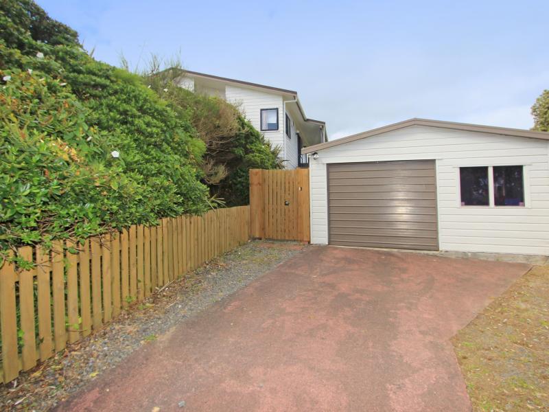 1 Jasmine Grove, Maungaraki, Lower Hutt - Carousel 20