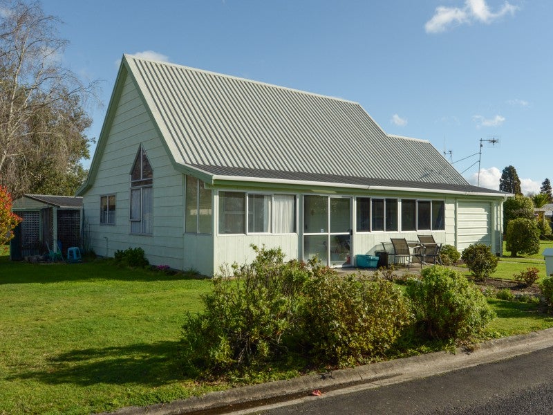 9 Kingfisher Way, Te Kowhai, Hamilton - Carousel 1