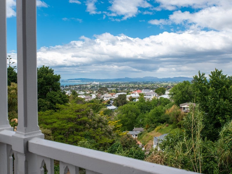 7 Sealy Road, Bluff Hill, Napier - Carousel 2