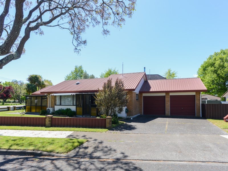 2 Martin Dale, Raureka, Hastings - Carousel 1