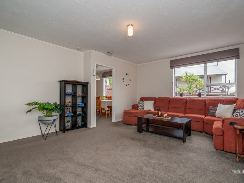 7 Mossburn Grove, Kelson, Lower Hutt - Carousel 2