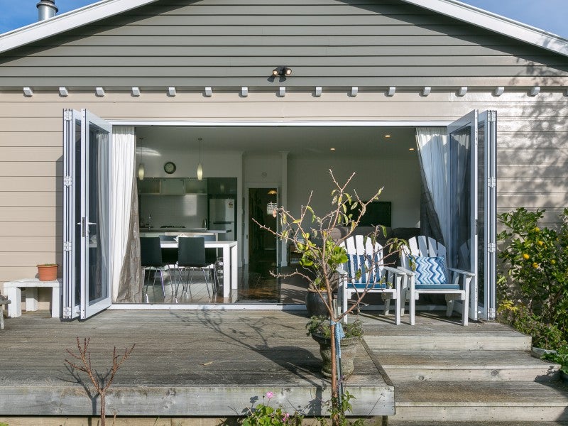 15 Atiawa Street, Glen Avon, New Plymouth - Carousel 26