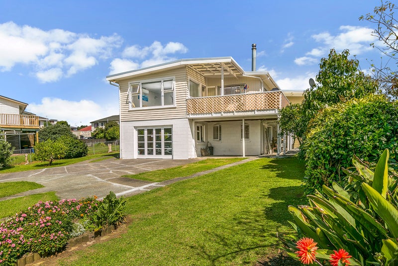 193 Te Atatu Road, Te Atatu South, Auckland - Carousel 1