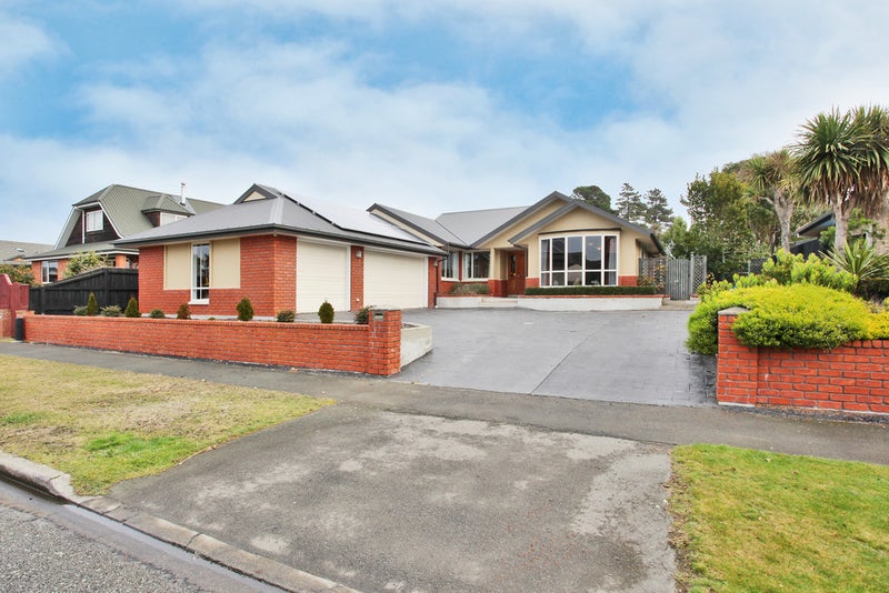 31 Orlando Crescent, Waimairi Beach, Christchurch - Carousel 1