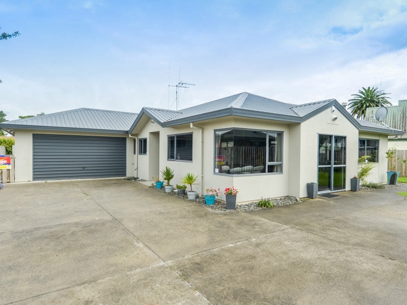 15 Mews Place, Forest Lake, Hamilton - Carousel 1