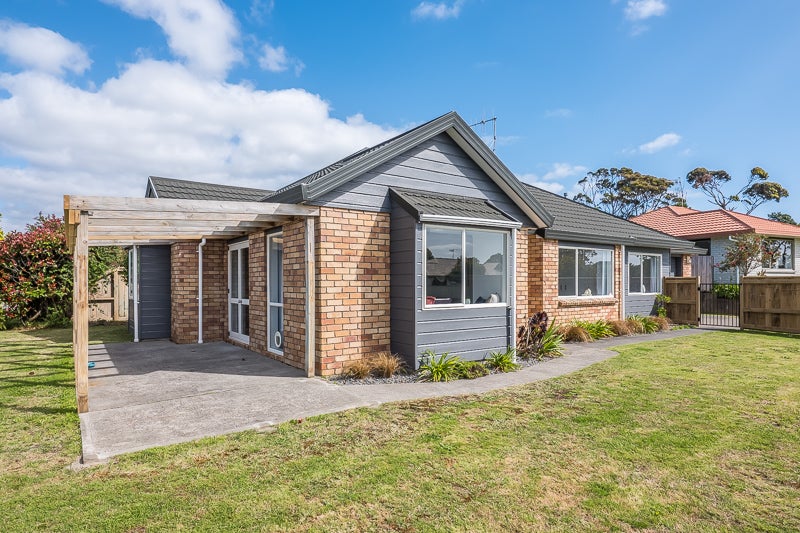 16 Murray Court, Paraparaumu Beach, Paraparaumu - Carousel 1