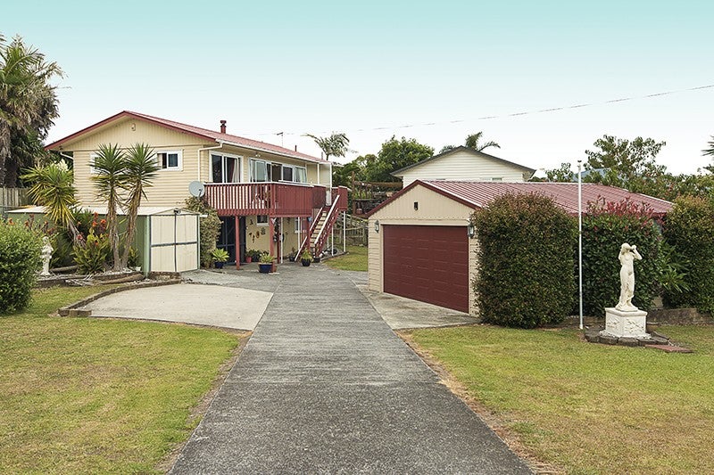 18 Beach Road, Waiuku - Carousel 1