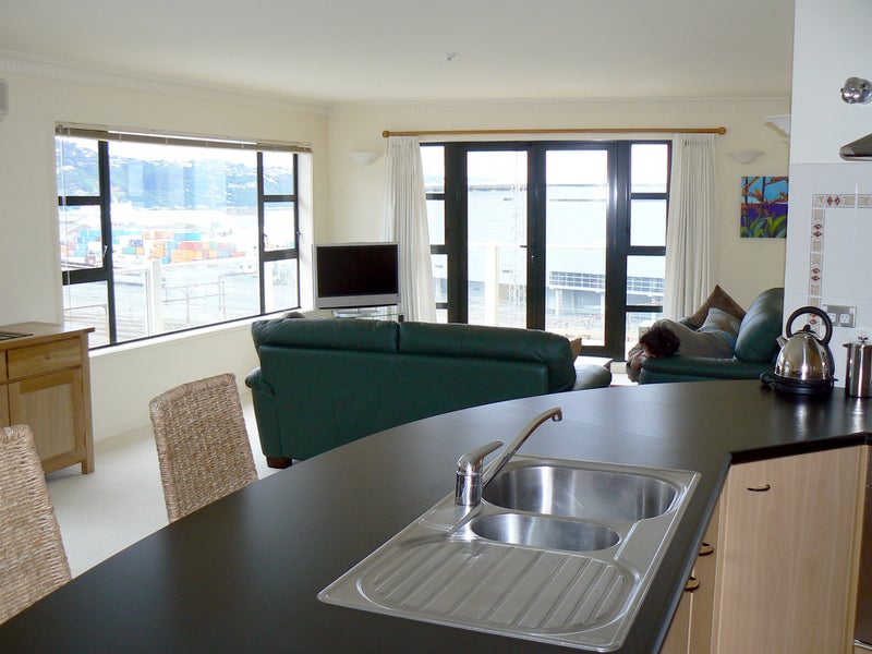 5/125 Thorndon Quay, Pipitea, Wellington - Carousel 1