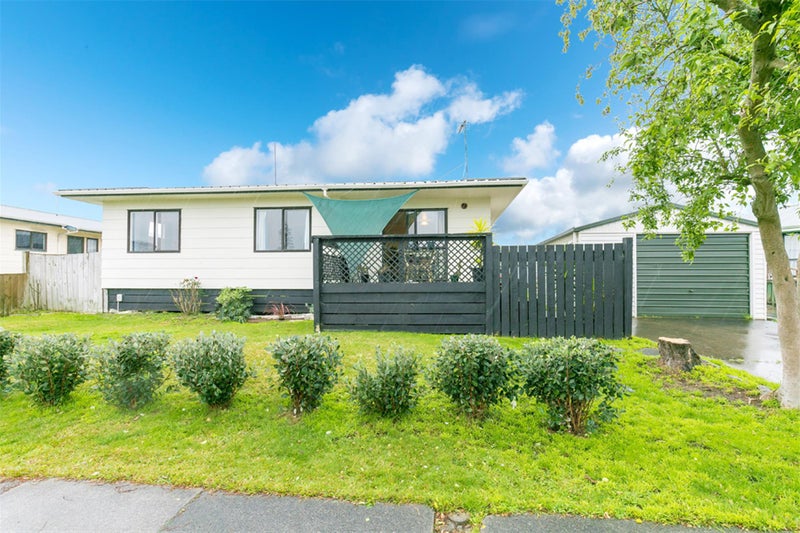15 Lloyd Drive, Nawton, Hamilton - Carousel 1