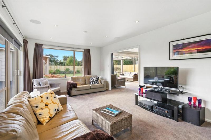 12 Glenside Avenue, Ilam, Christchurch - Carousel 1