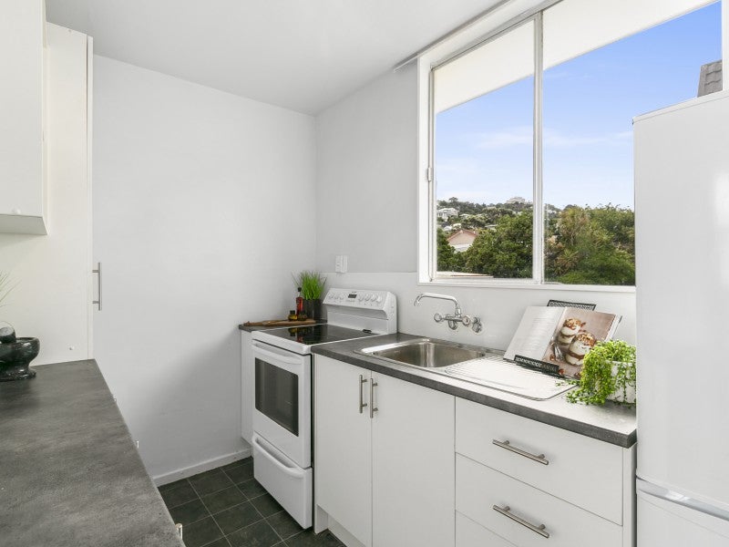 16/76 Freyberg Street, Lyall Bay, Wellington - Carousel 2