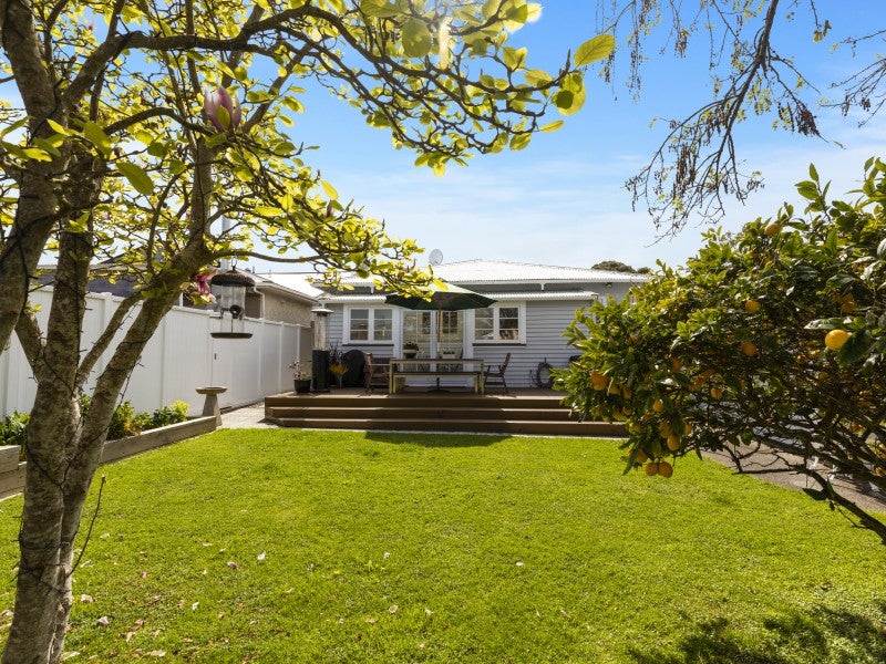 14 Cudby Street, Woburn, Lower Hutt - Carousel 2