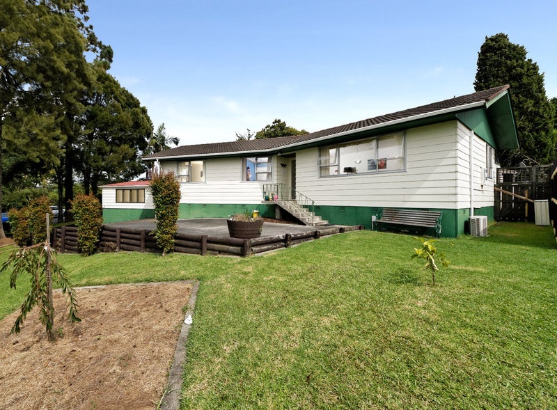 4 Serwayne Place, Sunnyvale, Auckland - Carousel 2