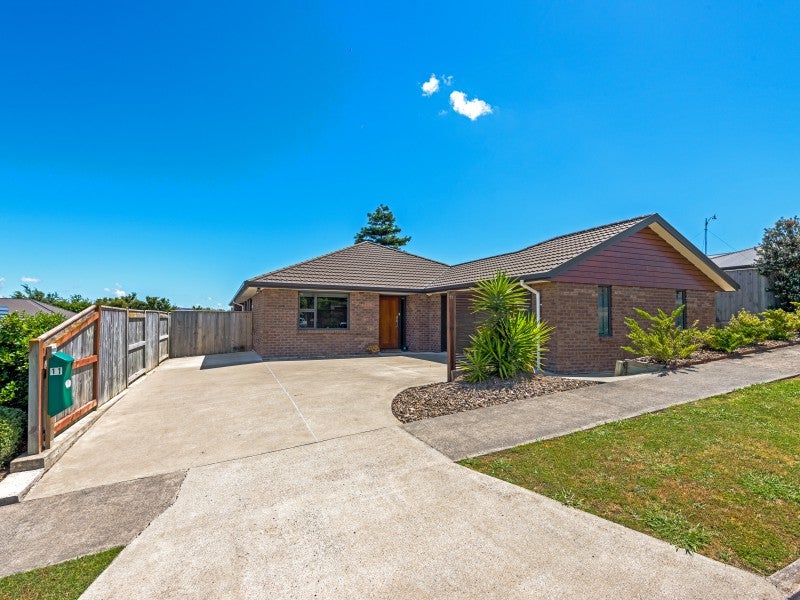 11 Galea Grove, Kelvin Grove, Palmerston North - Carousel 1