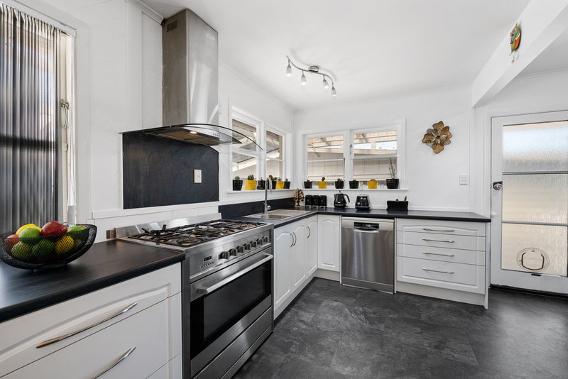 11 Riversdale Road, Clouston Park, Upper Hutt - Carousel 2
