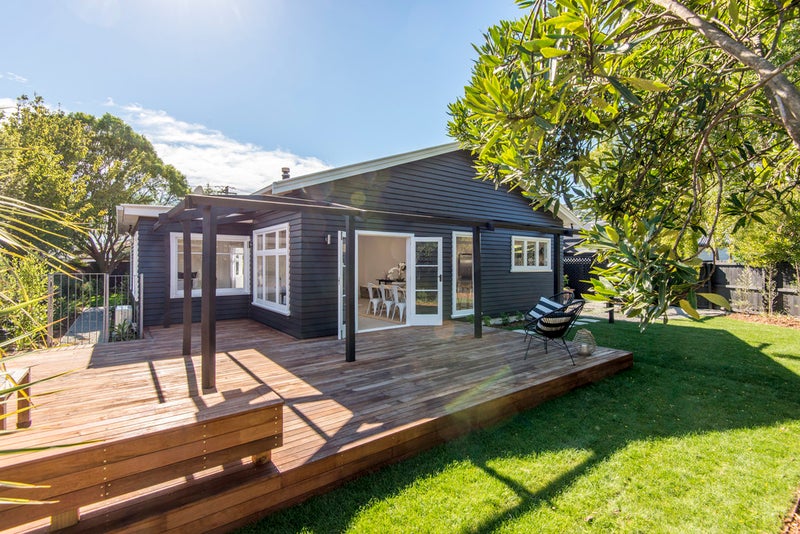 32 Dryden Street, Sumner, Christchurch - Carousel 1