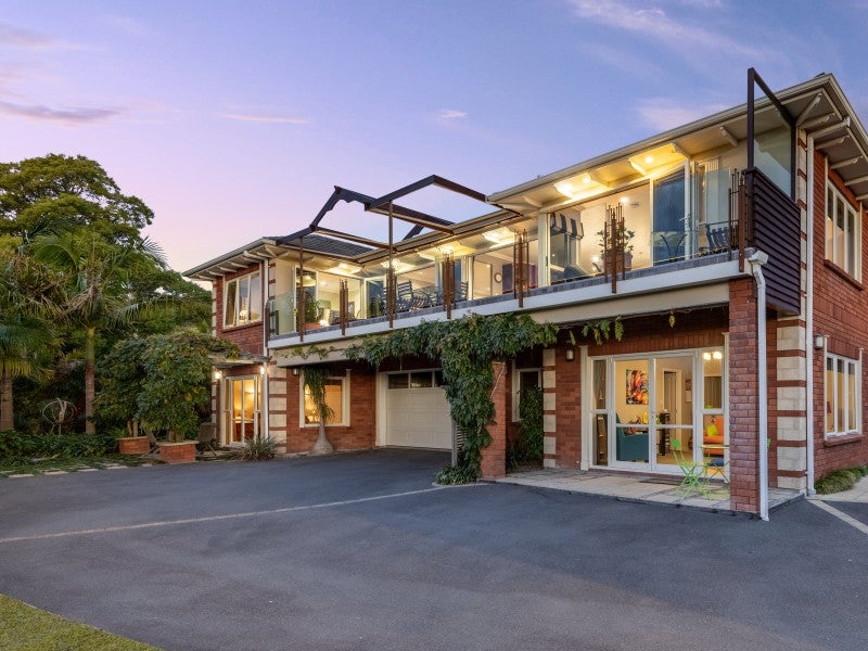 30 Holcombrooke Lane, Welcome Bay, Tauranga - Carousel 1