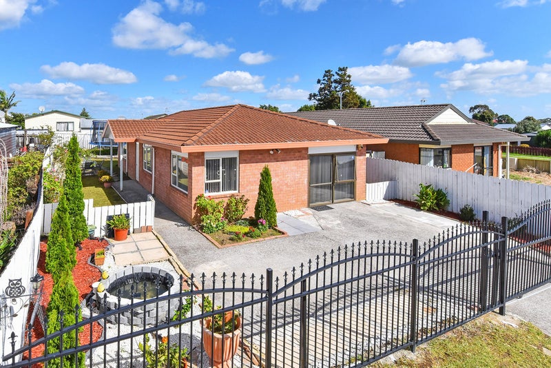 2/1 Senecio Place, Weymouth, Auckland - Carousel 1