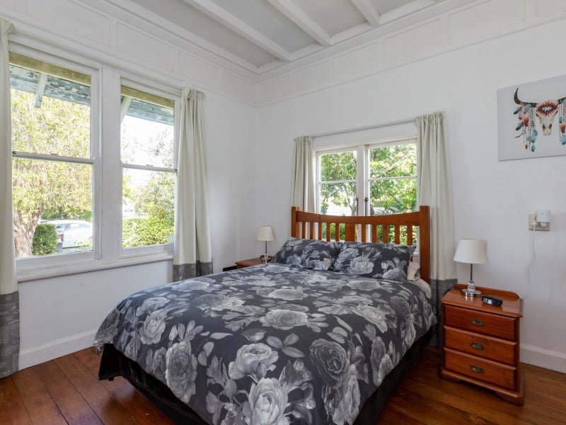 805 Eaton Road, Saint Leonards, Hastings - Carousel 2