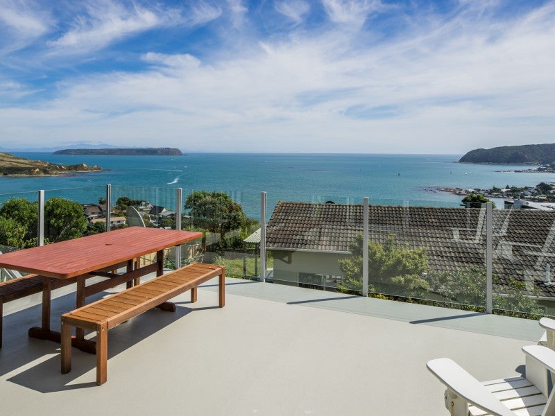 3 Tremaine Place, Camborne, Porirua - Carousel 1