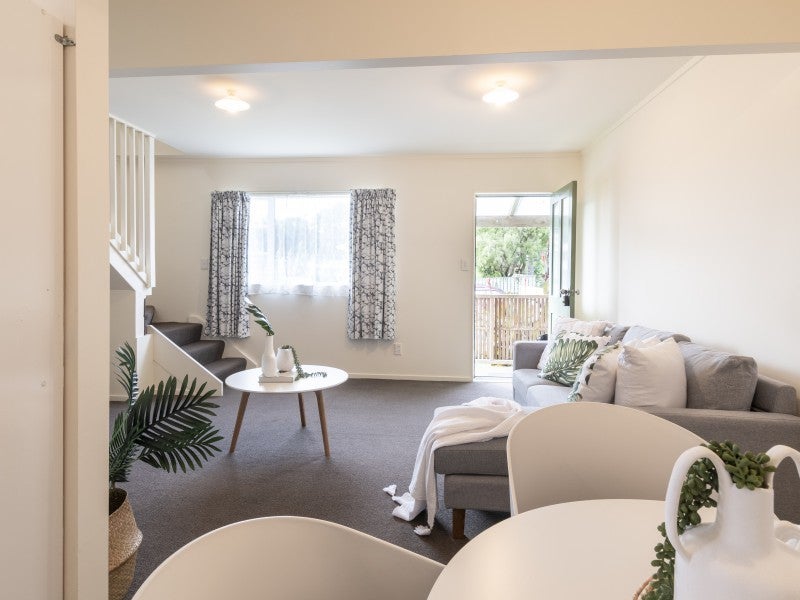 94B Rangituhi Crescent, Takapuwahia, Porirua - Carousel 2