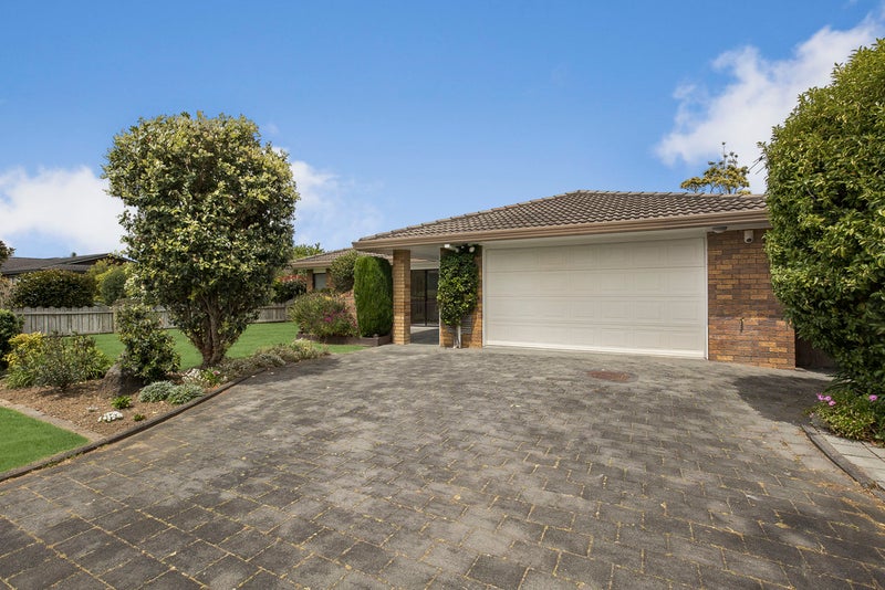 24 Golfland Drive, Golflands, Auckland - Carousel 1