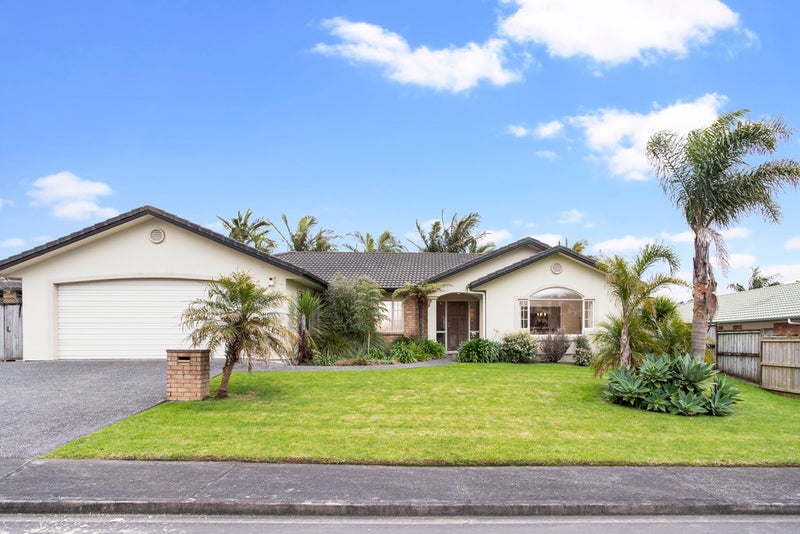 5 Reybert Place, Massey, Auckland - Carousel 1