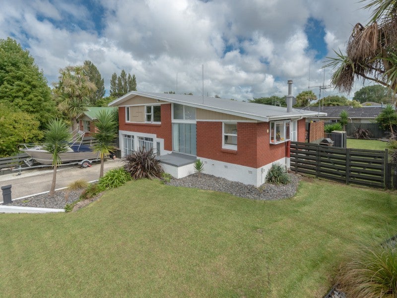 3 Aotea Place, Chedworth, Hamilton - Carousel 2