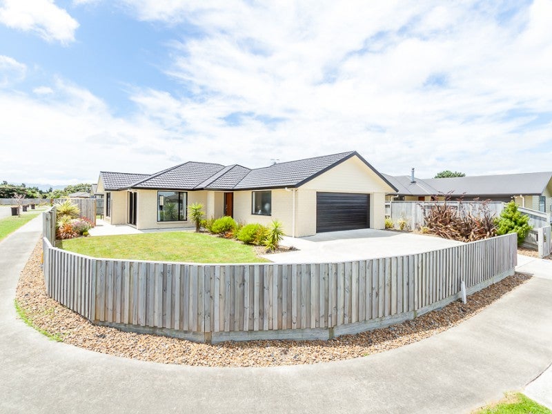 1 Morocco Terrace, Kelvin Grove, Palmerston North - Carousel 2