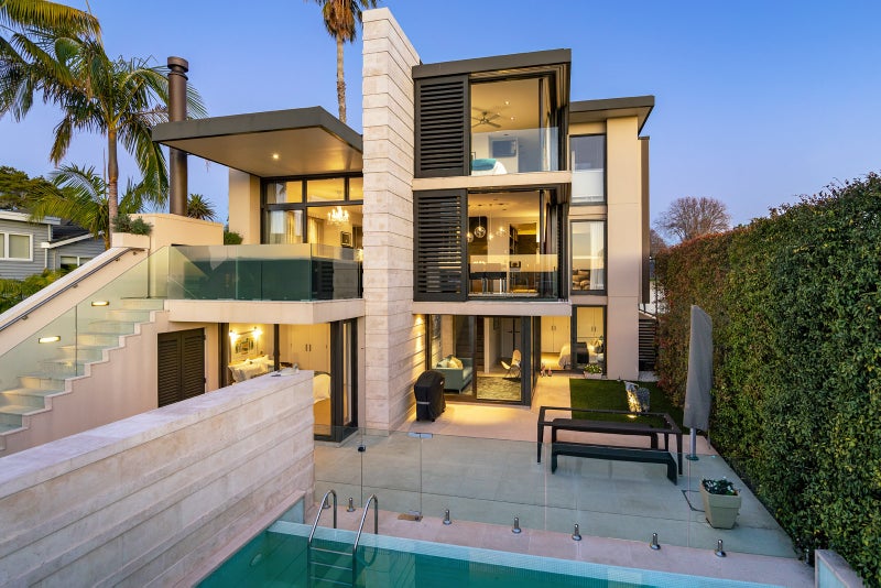 17 Marine Parade, Herne Bay, Auckland - Carousel 1