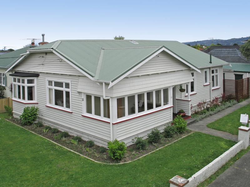 11 Junction Street, Fairfield, Lower Hutt - Carousel 1