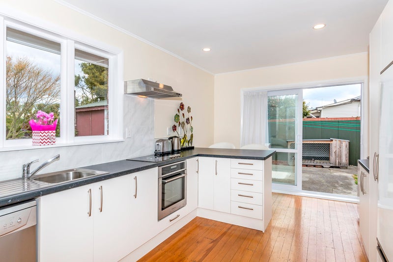 76 Daniels Road, Redwood, Christchurch - Carousel 1