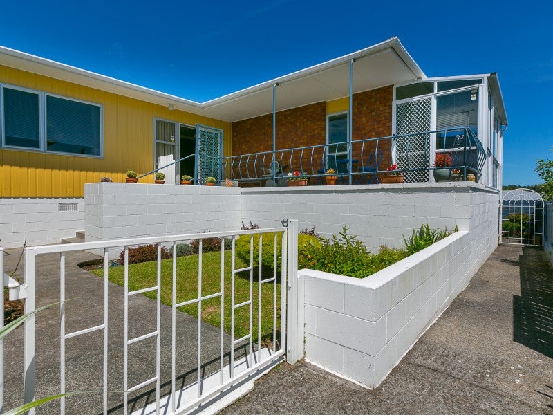 1/112 Frankley Road, Frankleigh Park, New Plymouth - Carousel 1