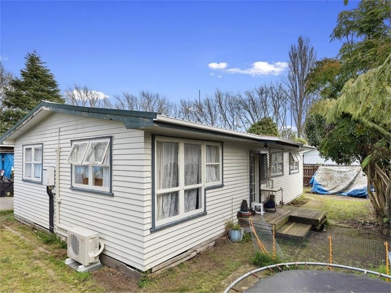 1 Kerrs Court, Bader, Hamilton - Carousel 2