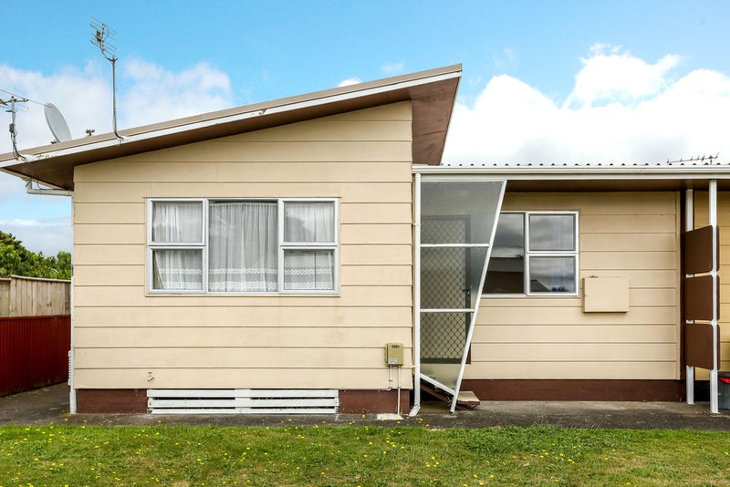 2/44A Sanders AVE, Westown, New Plymouth - Carousel 1