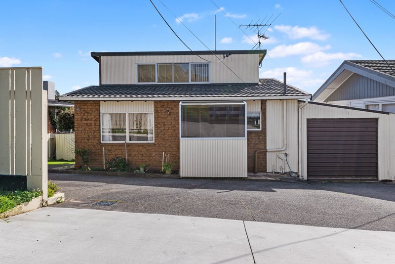 2/58 Pupuke Road, Hillcrest, Auckland - Carousel 1
