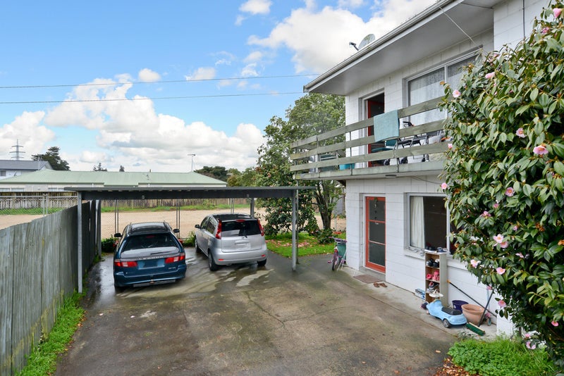 180 Old Farm Road, Hamilton East, Hamilton - Carousel 2