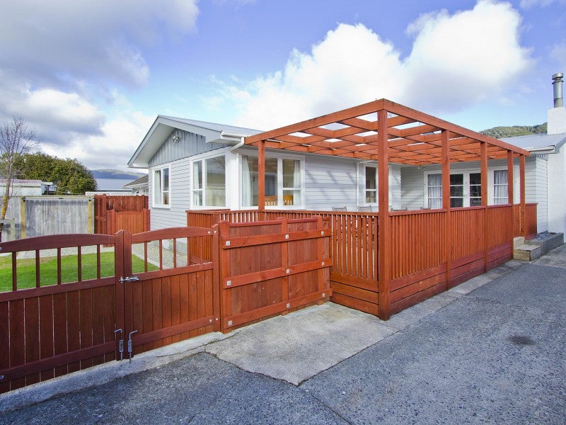 54 Karamu Crescent, Wainuiomata, Lower Hutt - Carousel 1