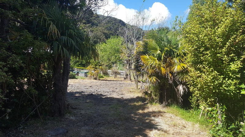 18 Whiorau Grove, Lowry Bay, Lower Hutt - Carousel 2