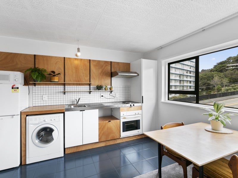 6/52 Russell Terrace, Berhampore, Wellington - Carousel 2