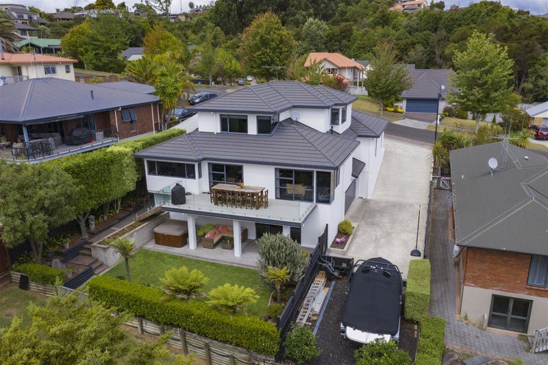 20 Greenfield Drive, Western Heights, Hamilton - Carousel 1