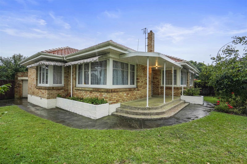 312 Clarkin Road, Fairfield, Hamilton - Carousel 1