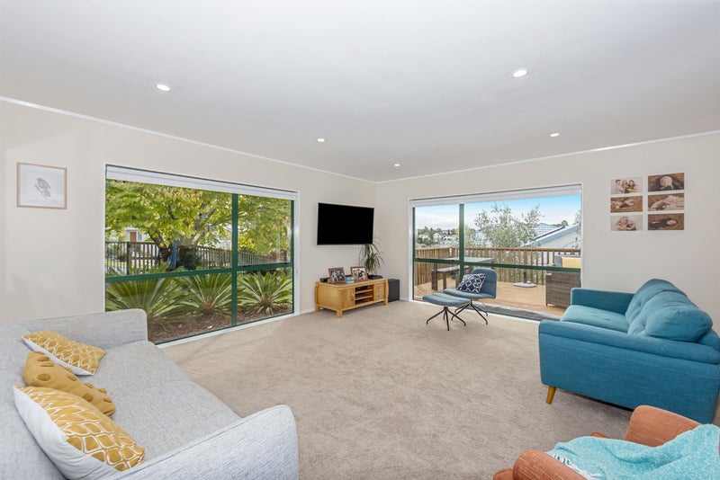 10 Charlotte Street, Stanmore Bay, Whangaparaoa - Carousel 2
