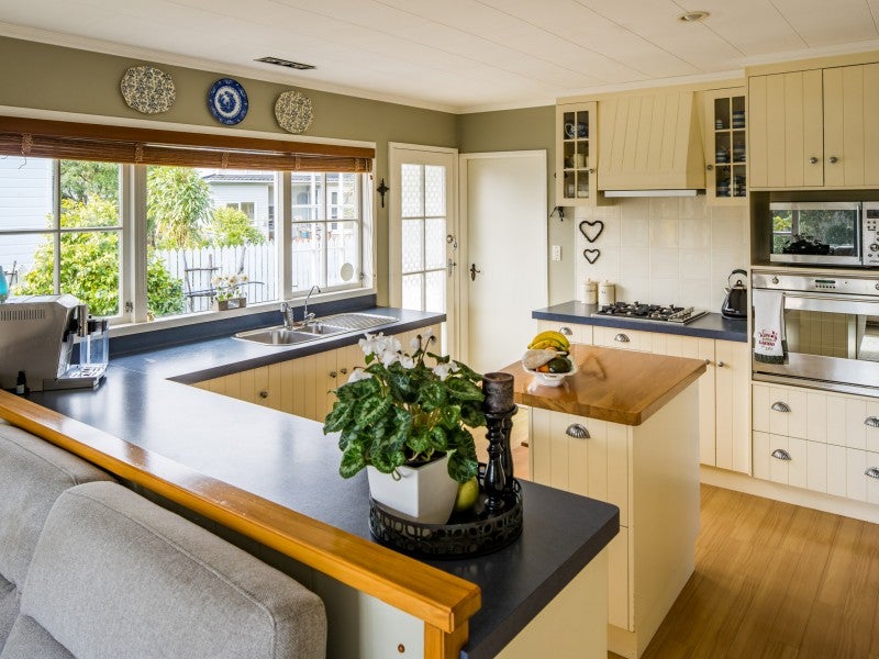 4 Cassley Crescent, Papakowhai, Porirua - Carousel 2